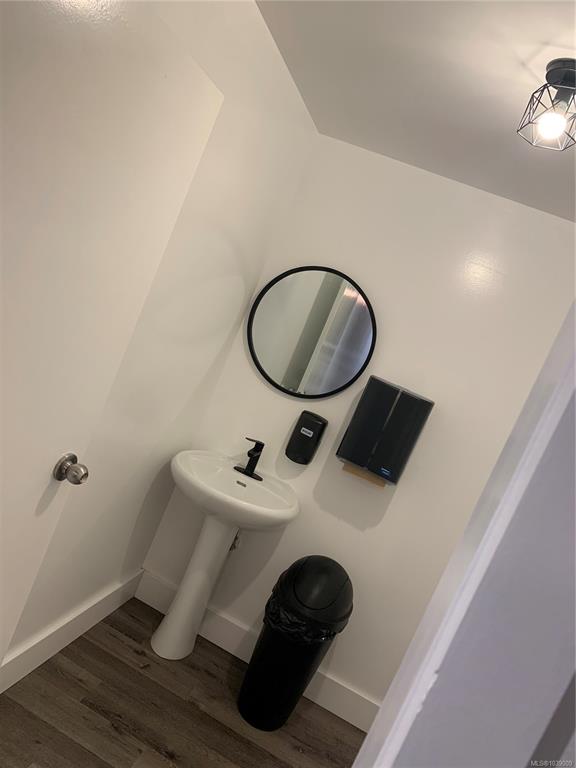 Fifth View of 1610 Cook St, Victoria, BC, V8T 3P1