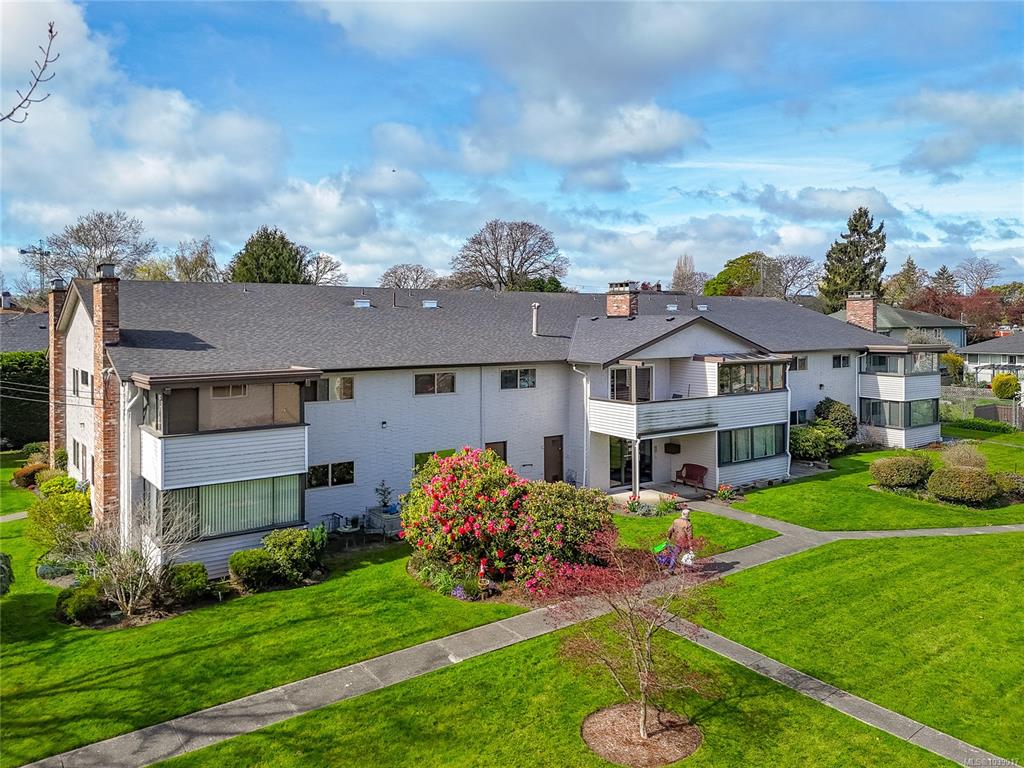 Third View of 3160 Irma St, Driftwood Court, Victoria, BC, V9A 1S8