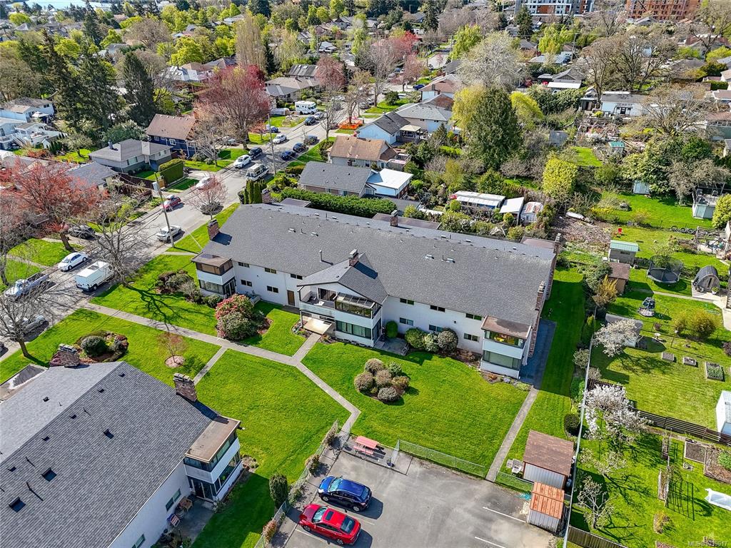 Fourth View of 3160 Irma St, Driftwood Court, Victoria, BC, V9A 1S8