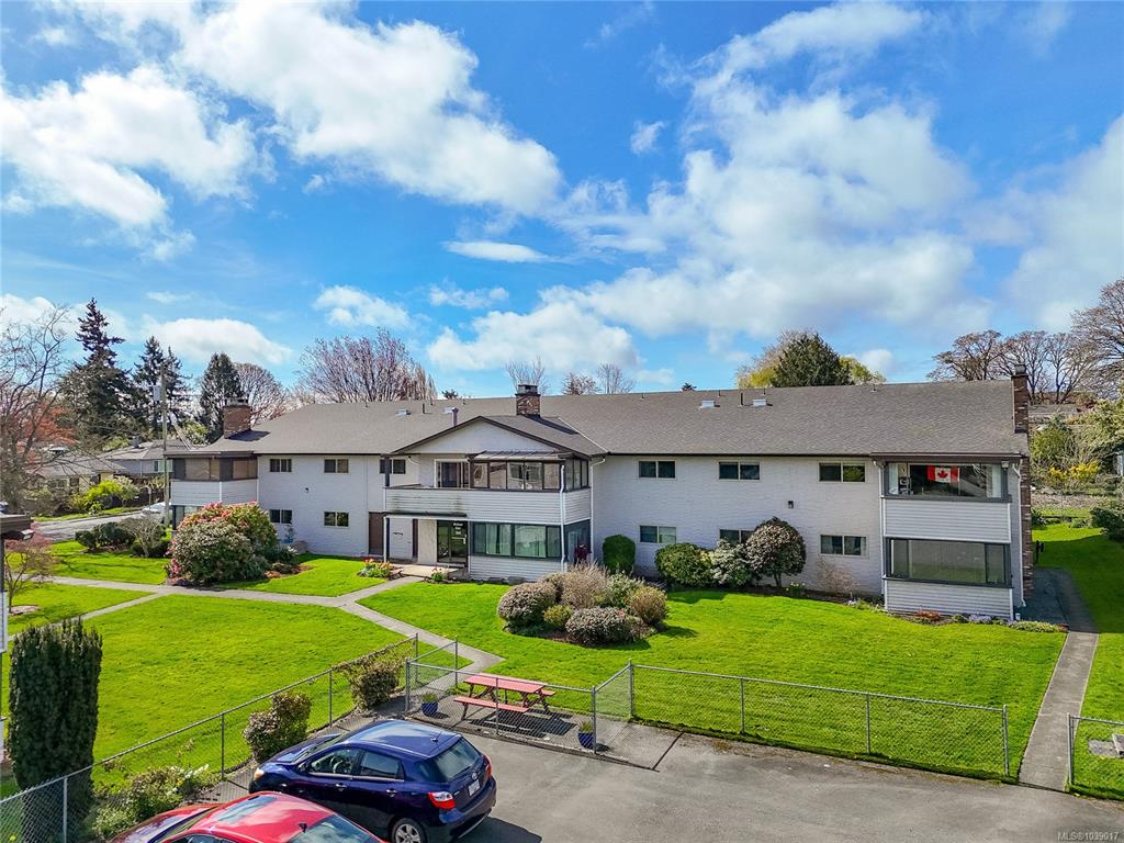 Fifth View of 3160 Irma St, Driftwood Court, Victoria, BC, V9A 1S8
