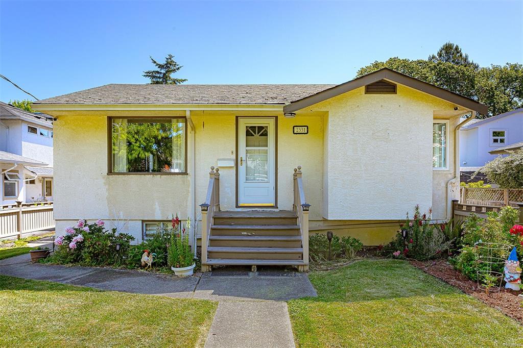 Third View of 2331 Victor St, Victoria, BC, V8R 4C8