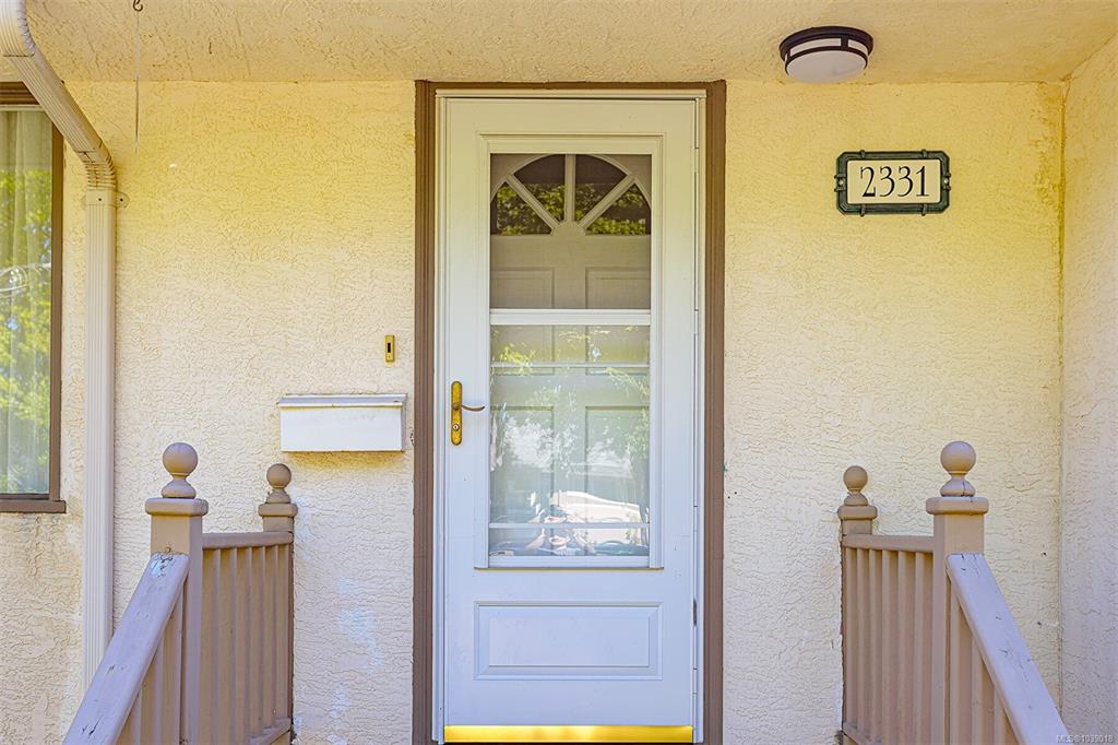 Fourth View of 2331 Victor St, Victoria, BC, V8R 4C8