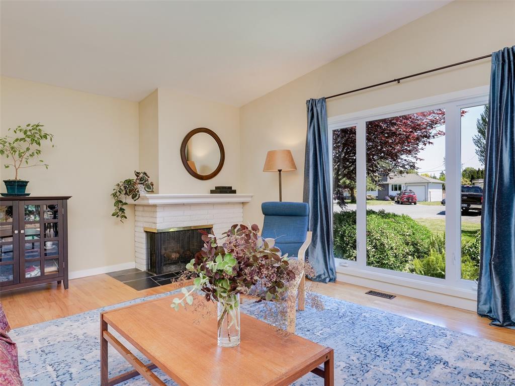 Fifth View of 4016 Oberlin Pl, Saanich, BC, V8N 3R5