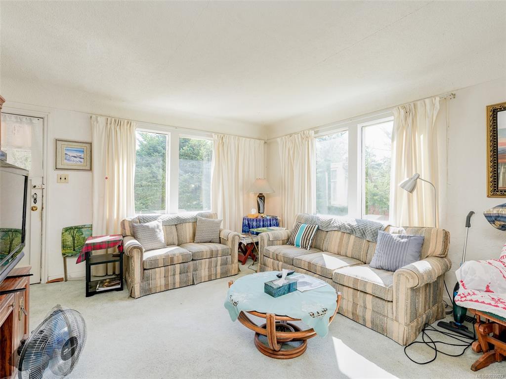 Third View of 8 Camden Ave, View Royal, BC, V8Z 1P5