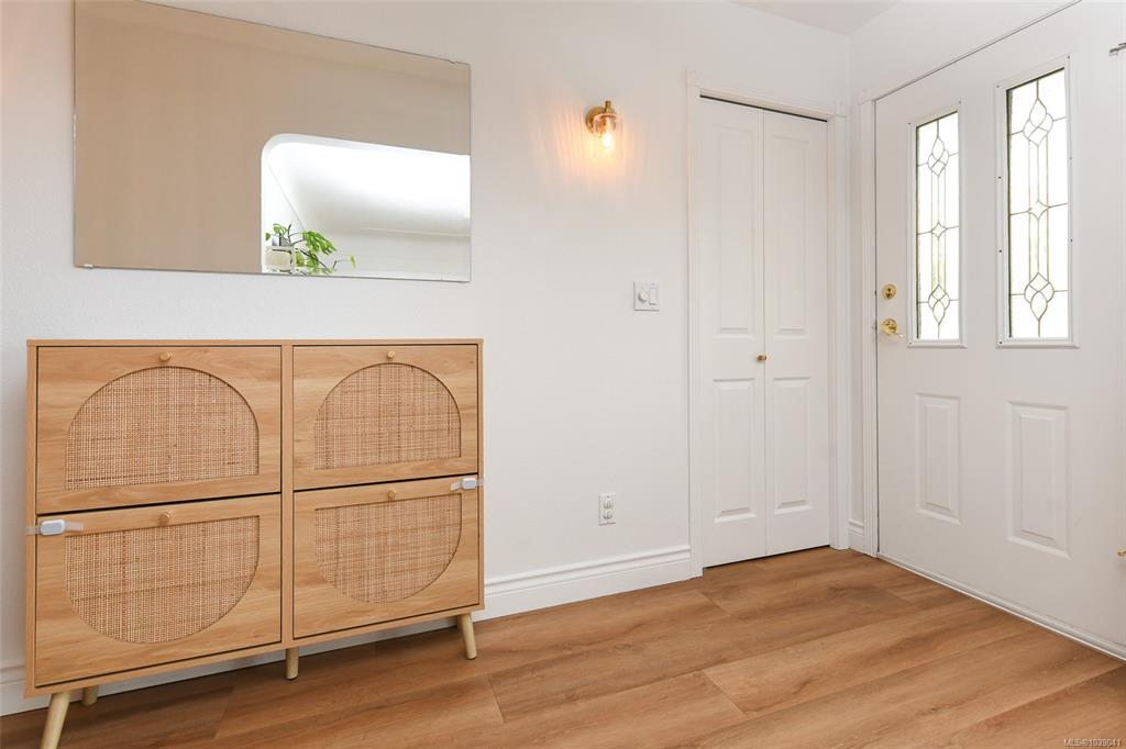 Fifth View of 656 14th St, Courtenay, BC, V9N 1W6