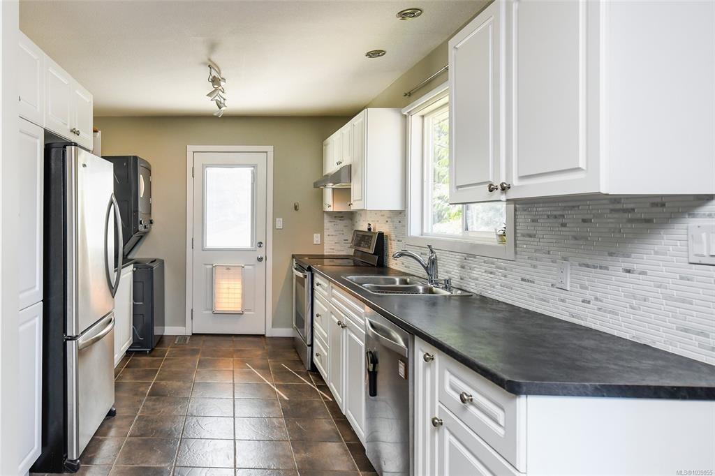 Third View of 280 Glacier View Dr, Comox, BC, V9M 1G5