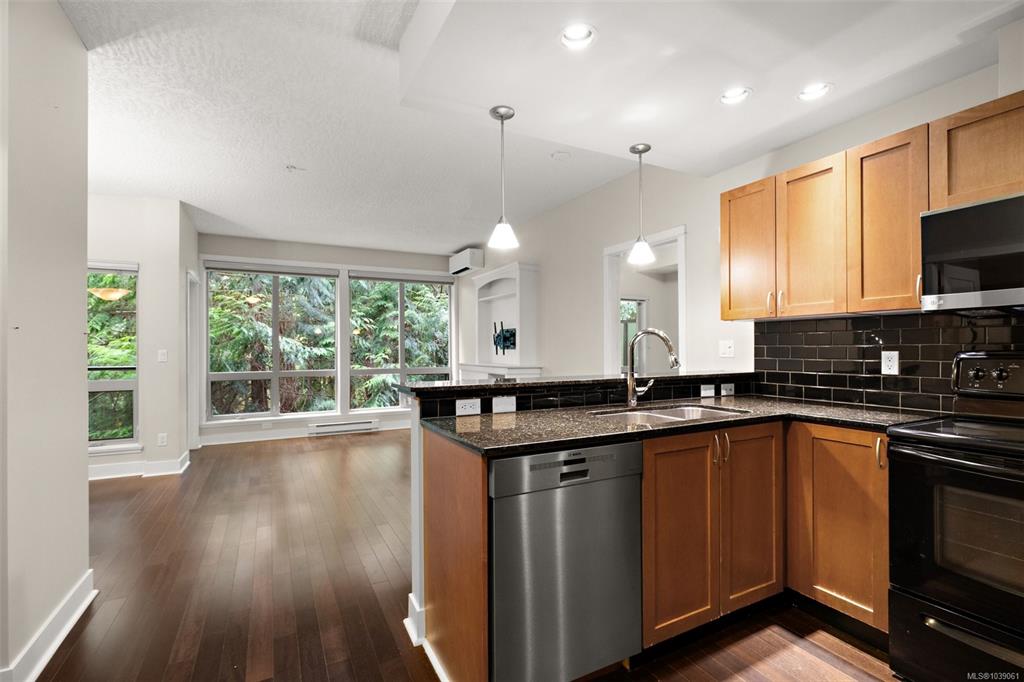 631 Brookside Rd, 1039061, BC,