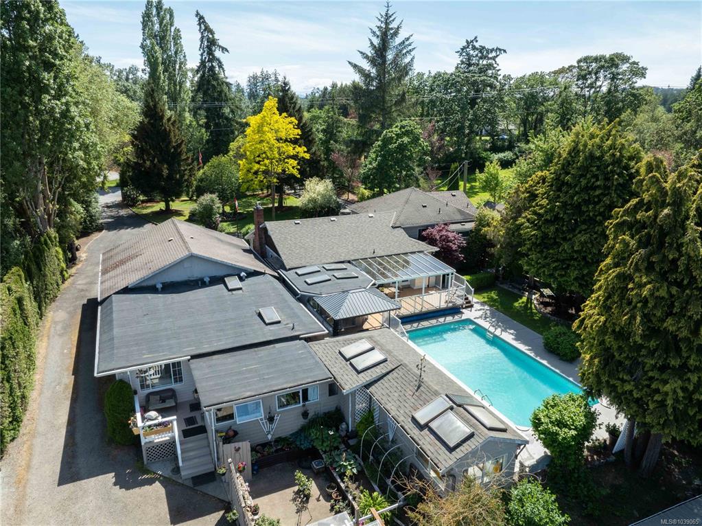 Third View of 1568 Burnside Rd W, Saanich, BC, V9E 2E2