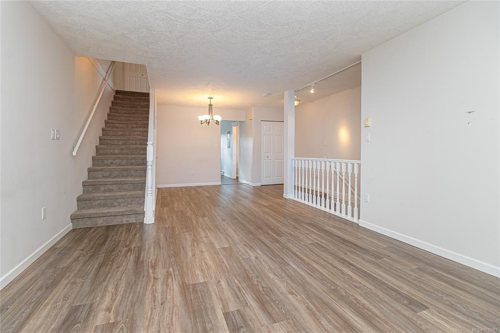 Fifth View of 1043 Caledonia Ave, Victoria, BC, V8T 1E7