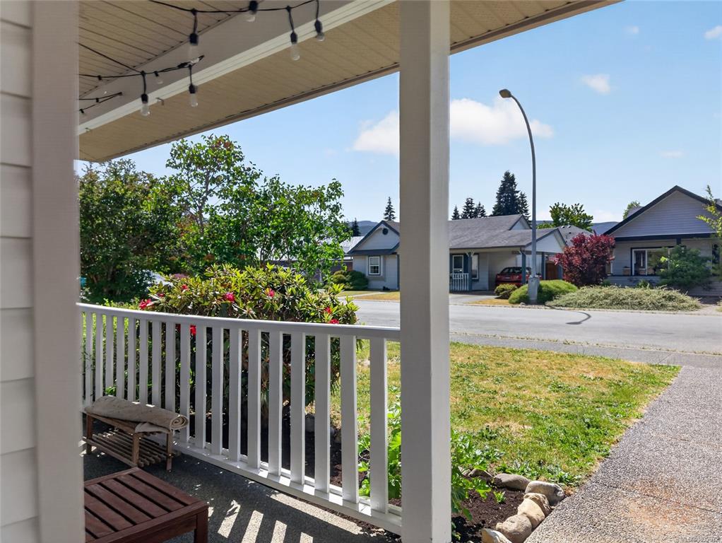 Third View of 3302 Ninth St, Cumberland, BC, V0R 1S0