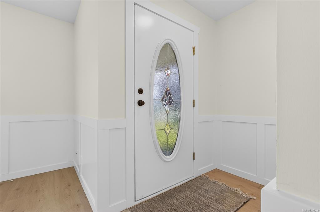 Fourth View of 3302 Ninth St, Cumberland, BC, V0R 1S0