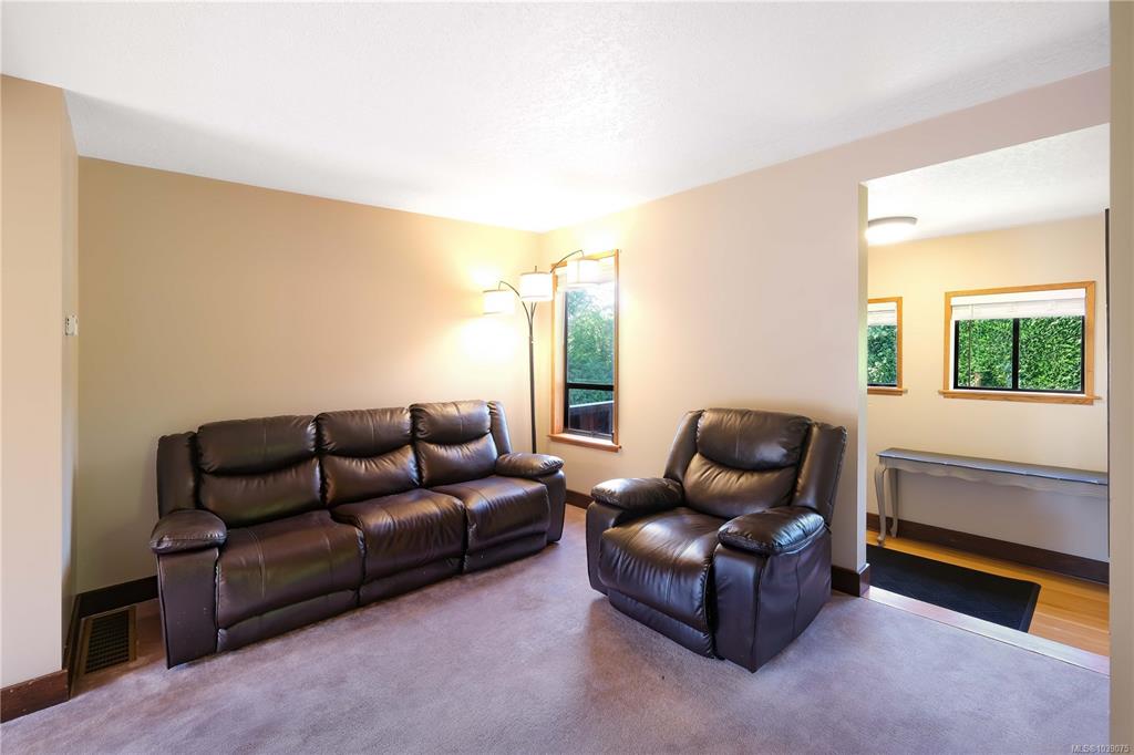 Third View of 811 Nicholls Rd, Campbell River, BC, V9W 3P7