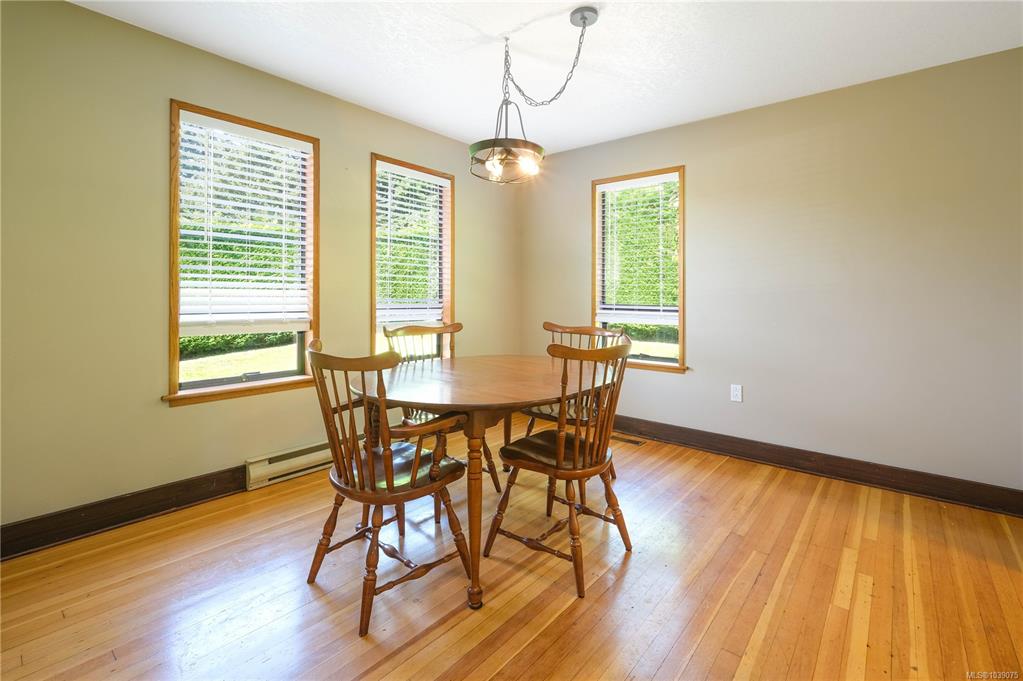 Fifth View of 811 Nicholls Rd, Campbell River, BC, V9W 3P7