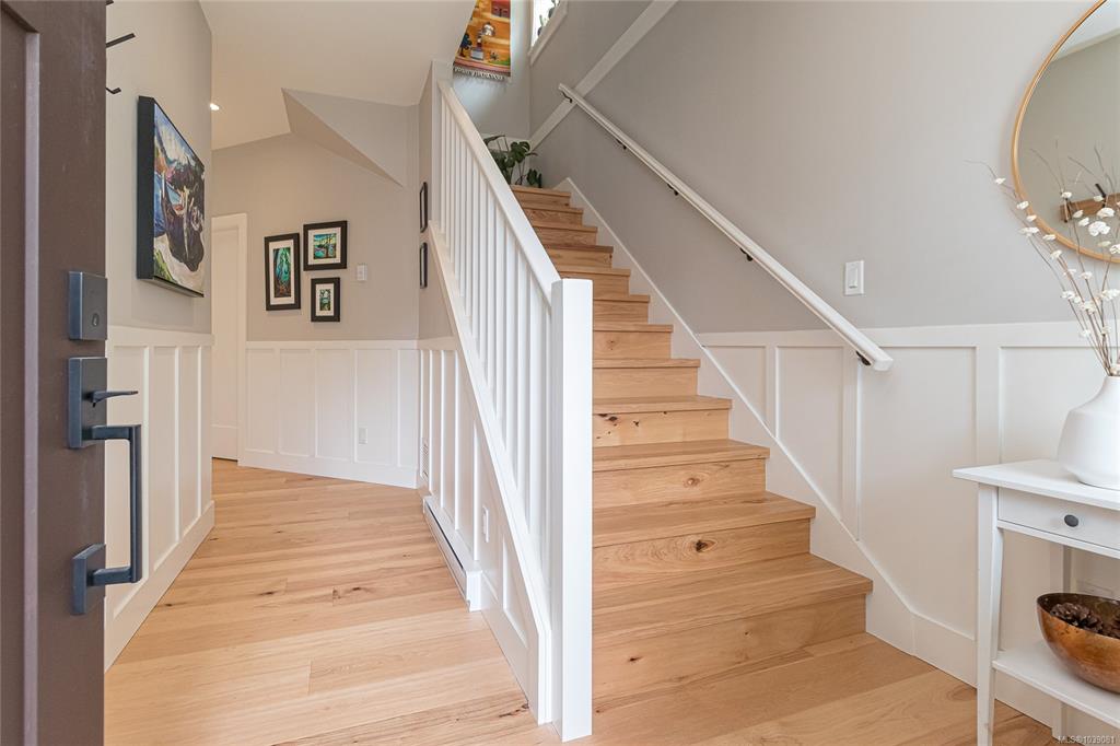 Fifth View of 2165 Timber Ridge Crt, Central Saanich, BC, V8M 0C2