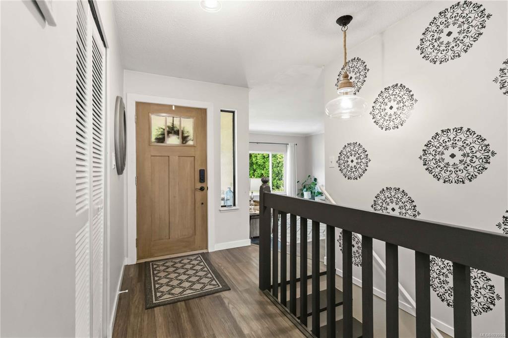 Fourth View of 584 Stornoway Dr, Colwood, BC, V9C 3J8