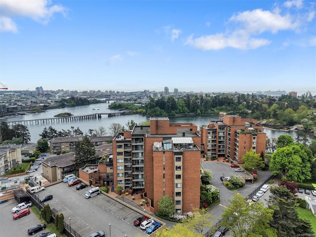 Third View of 103 Gorge Rd E, Treelane Estates, Victoria, BC, V9A 6Z2