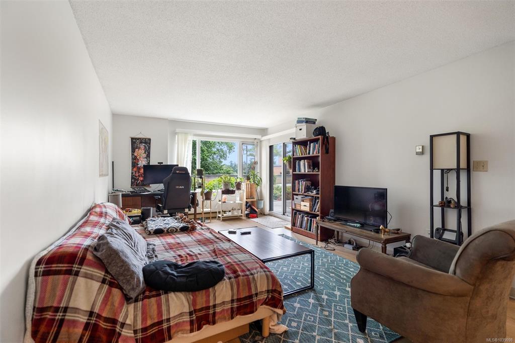 Fourth View of 103 Gorge Rd E, Treelane Estates, Victoria, BC, V9A 6Z2