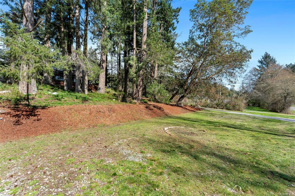 Fourth View of 1084 Tatlow Rd, North Saanich, BC, V8L 5P3
