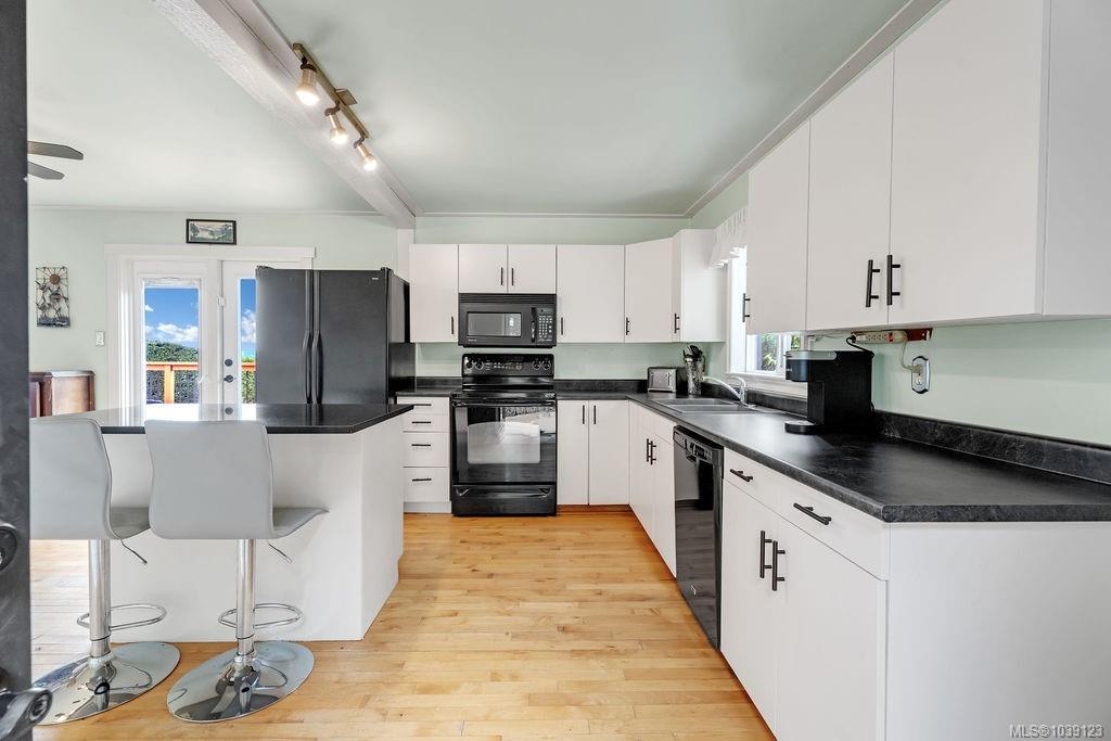 Third View of 435 Davis Rd, Ladysmith, BC, V9G 1V5