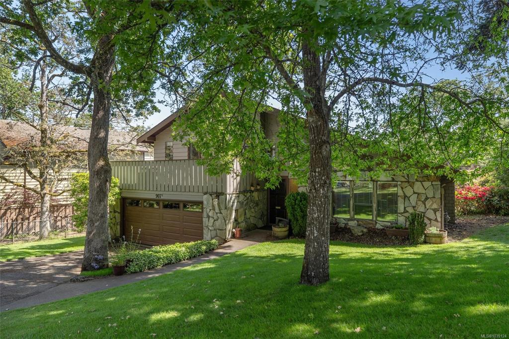 Third View of 907 Woodhall Dr, Saanich, BC, V8X 3L7