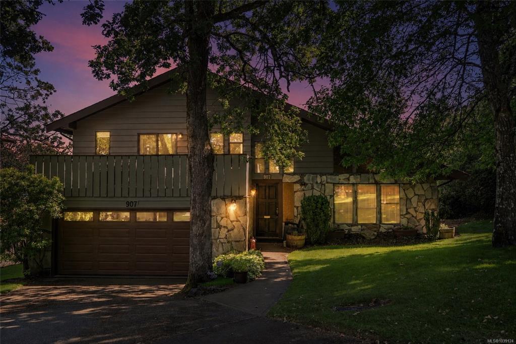 Fourth View of 907 Woodhall Dr, Saanich, BC, V8X 3L7