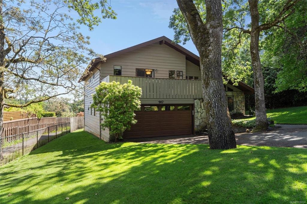 Fifth View of 907 Woodhall Dr, Saanich, BC, V8X 3L7