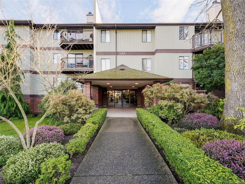 Second View of 1655 Begbie St, Chestnut Grove, Victoria, BC, V8R 1L4