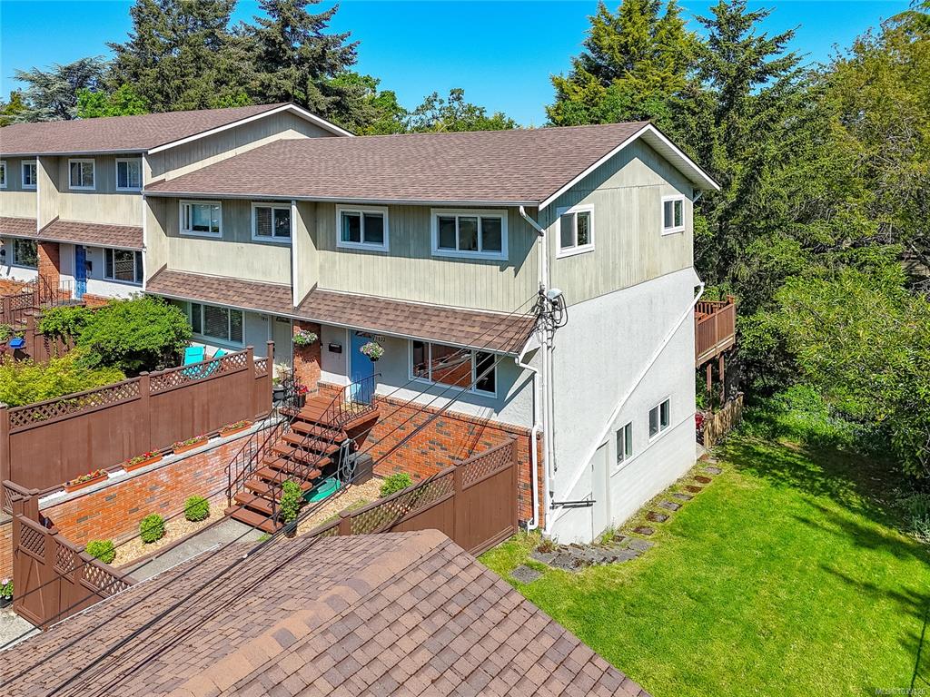 Third View of 1022 Falmouth Rd, Saanich, BC, V8X 3A5