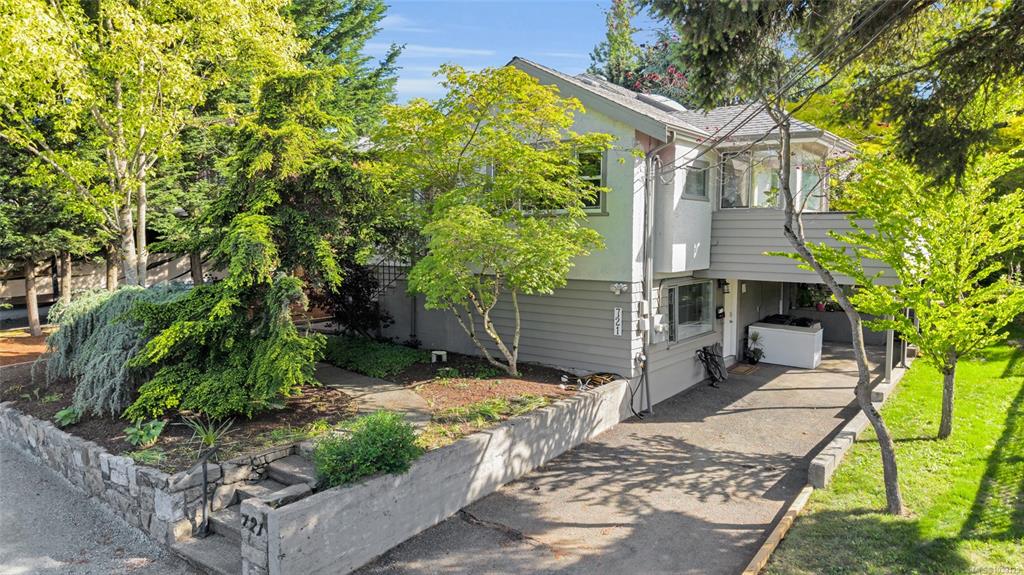 721 Snowdrop Ave, 1039129, BC,