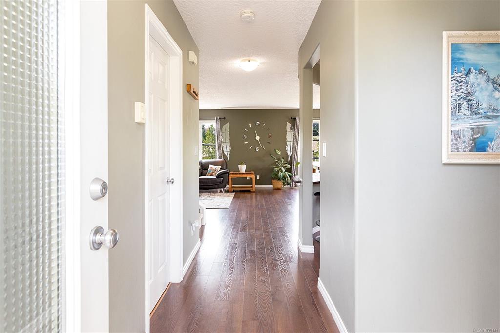Fifth View of 908 Brock Ave, Langford, BC, V9B 3C6