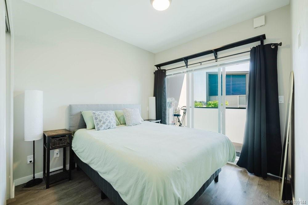 Fifth View of 767 Tyee Rd, Victoria, BC, V9A 0G5