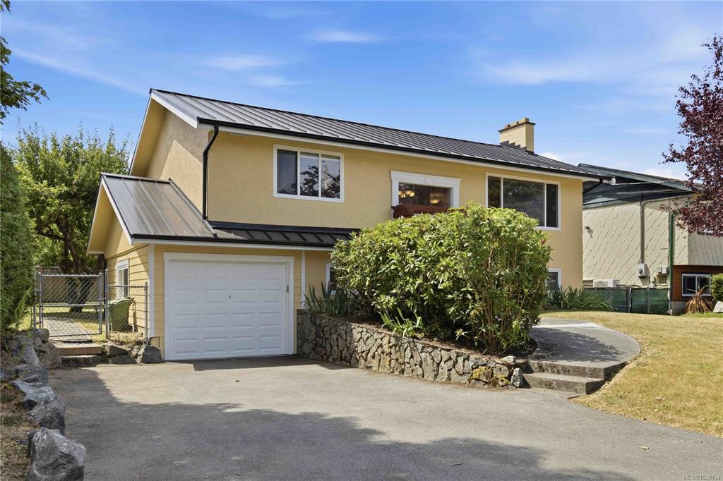 Third View of 2039 Ardwell Ave, Sidney, BC, V8L 2L6
