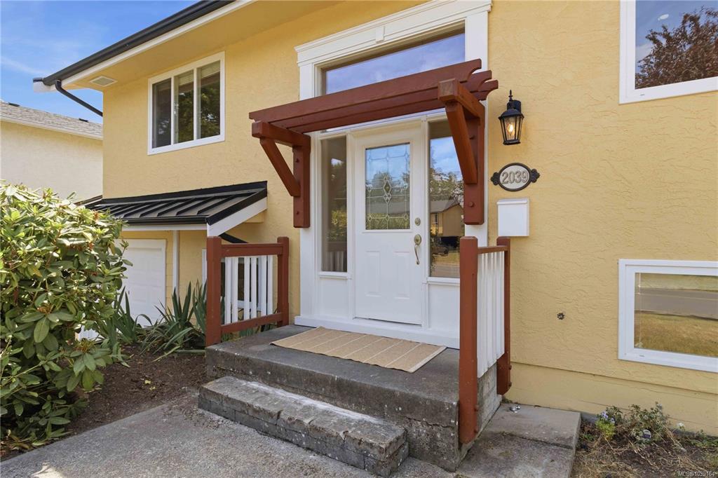 Fourth View of 2039 Ardwell Ave, Sidney, BC, V8L 2L6