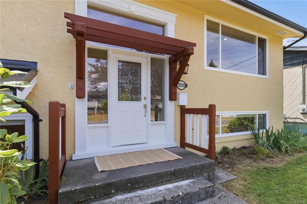 Fifth View of 2039 Ardwell Ave, Sidney, BC, V8L 2L6