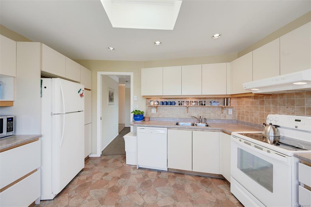 Fifth View of 945 Mcclure St, Victoria, BC, V8V 3E8