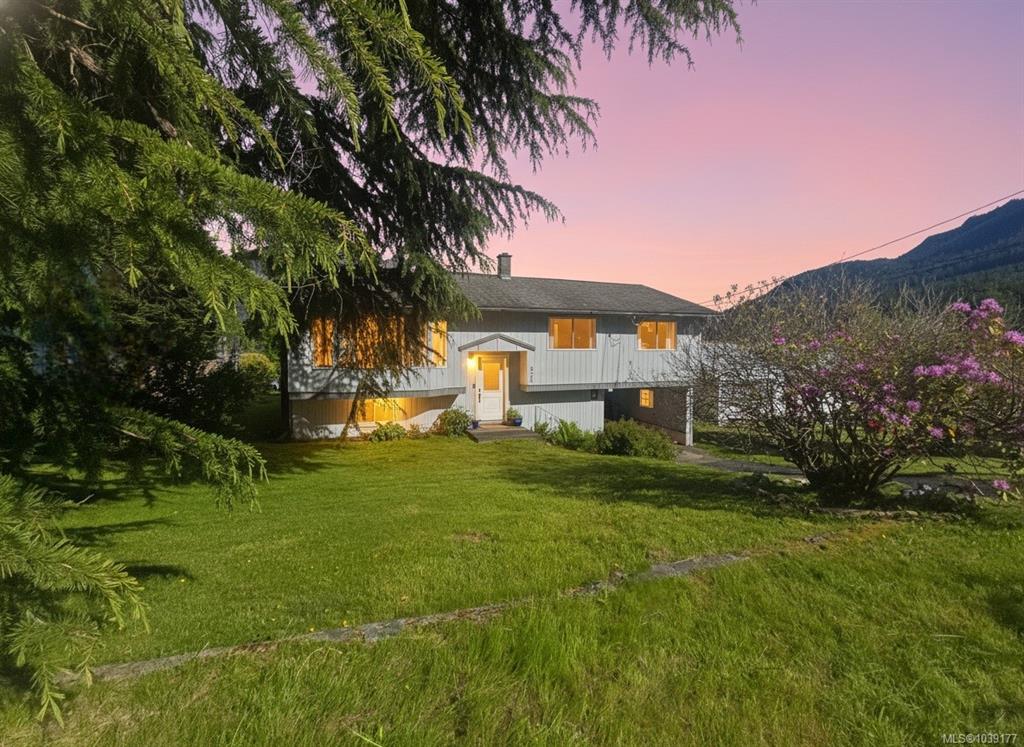 Second View of 221 Spar St, Sayward, BC, V0P 1R0