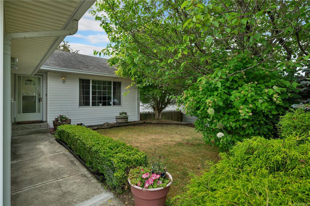 Fourth View of 755 Kit Cres, Campbell River, BC, V9H 1P6