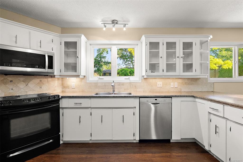Fifth View of 1094 Sluggett Rd, Central Saanich, BC, V8M 1J1