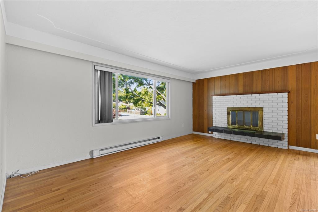 Fourth View of 1575 Burton Ave, Victoria, BC, V8T 2N3
