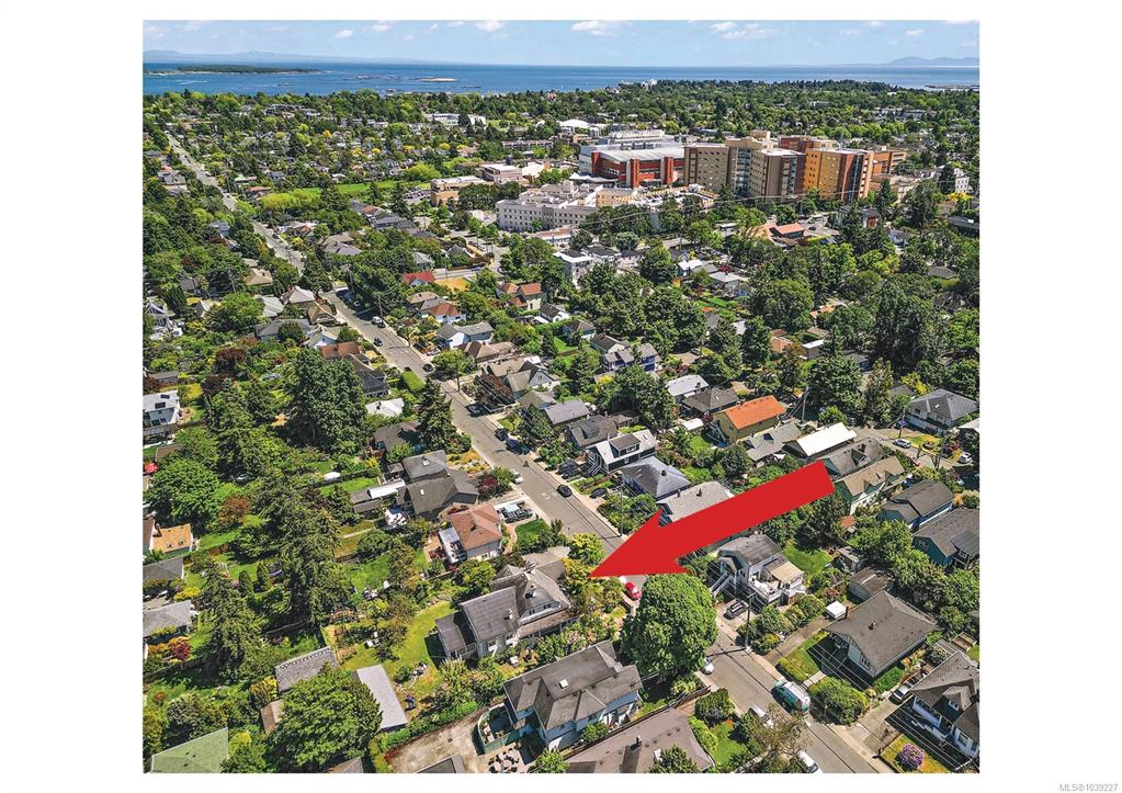 Second View of 1736 Haultain St, Victoria, BC, V8R 2L2
