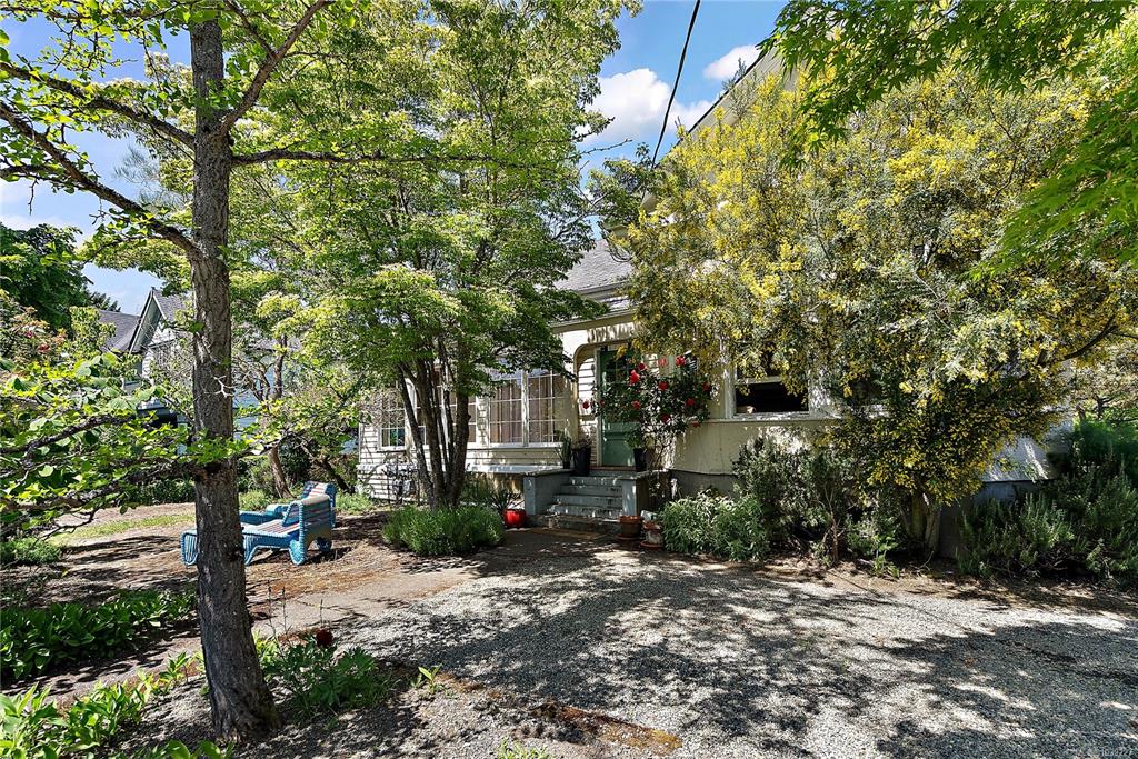 Third View of 1736 Haultain St, Victoria, BC, V8R 2L2
