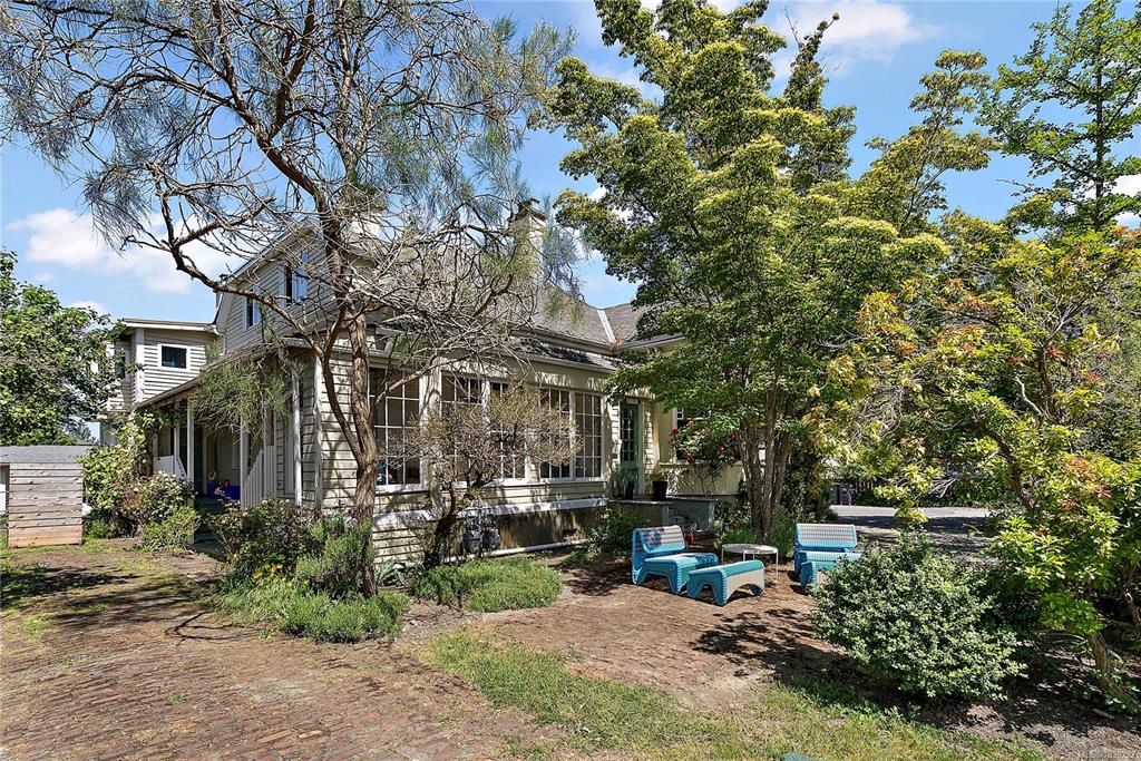 Fourth View of 1736 Haultain St, Victoria, BC, V8R 2L2