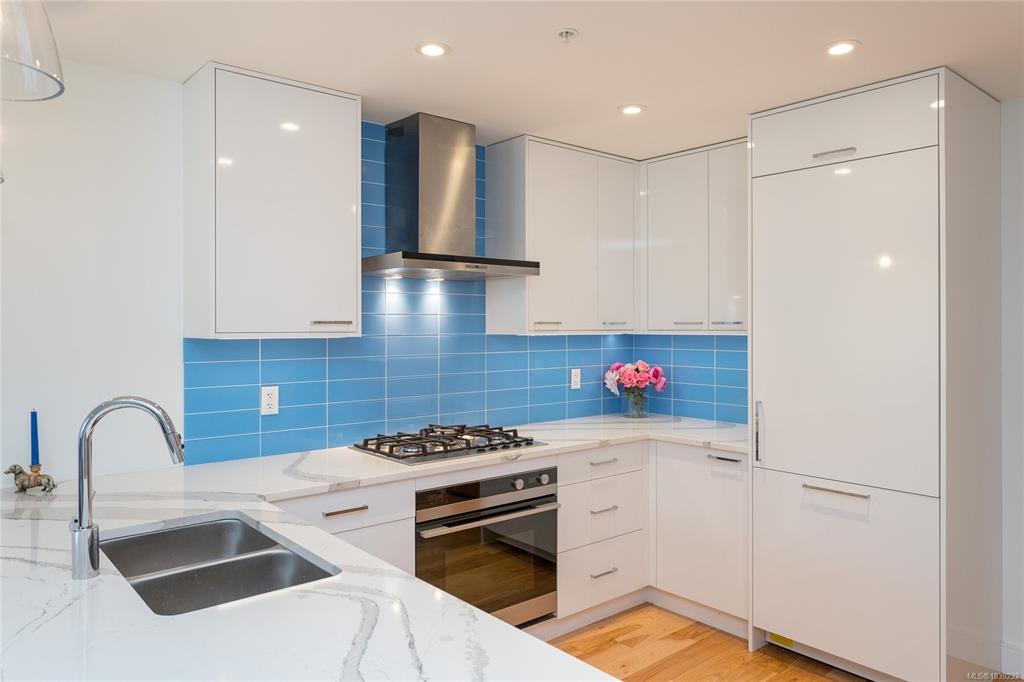 Fourth View of 916 Lyall St, Esquimalt, BC, V9A 5E6