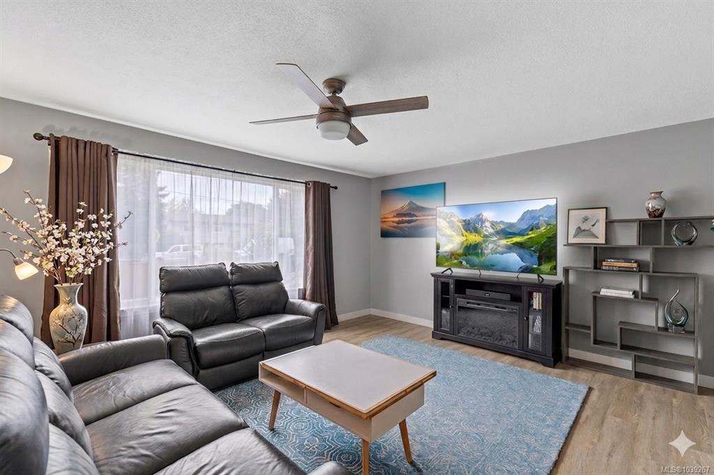 Third View of 375 Temple St, Parksville, BC, V9P 1C9