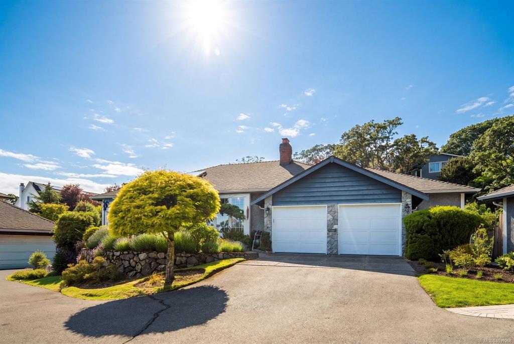 Third View of 764 Richmond Ave, Victoria, BC, V8S 3Z2