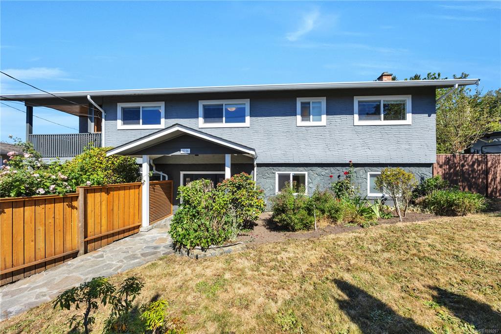 3236 Cedar Hill Rd, 1039287, BC,