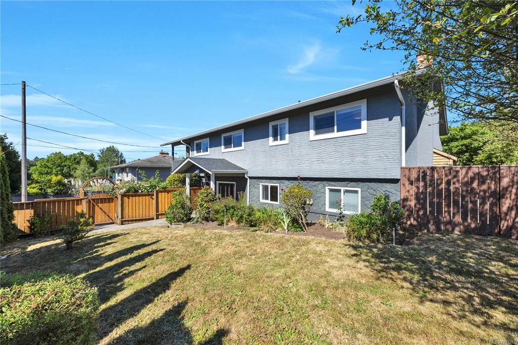 Fourth View of 3236 Cedar Hill Rd, Saanich, BC, V8P 3Y3