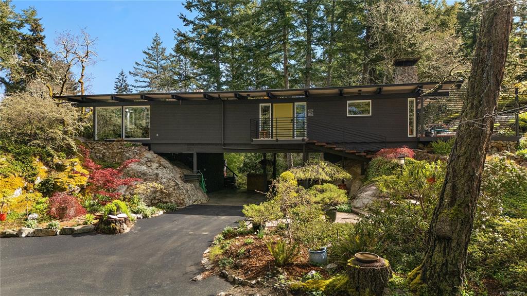 Second View of 4513 Edgewood Pl, Saanich, BC, V8X 2N8