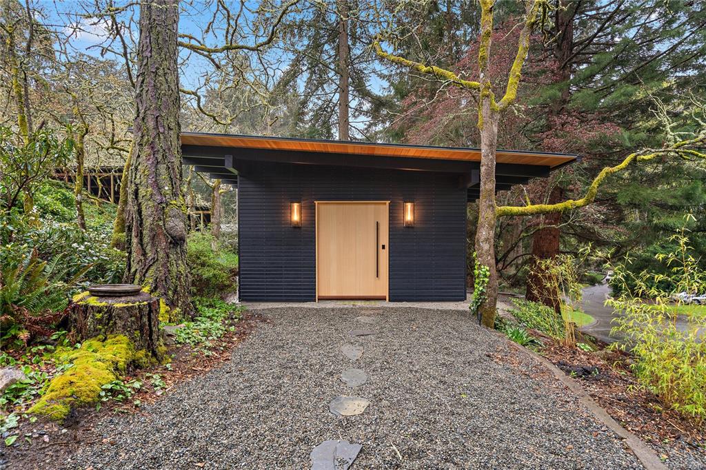 Third View of 4513 Edgewood Pl, Saanich, BC, V8X 2N8