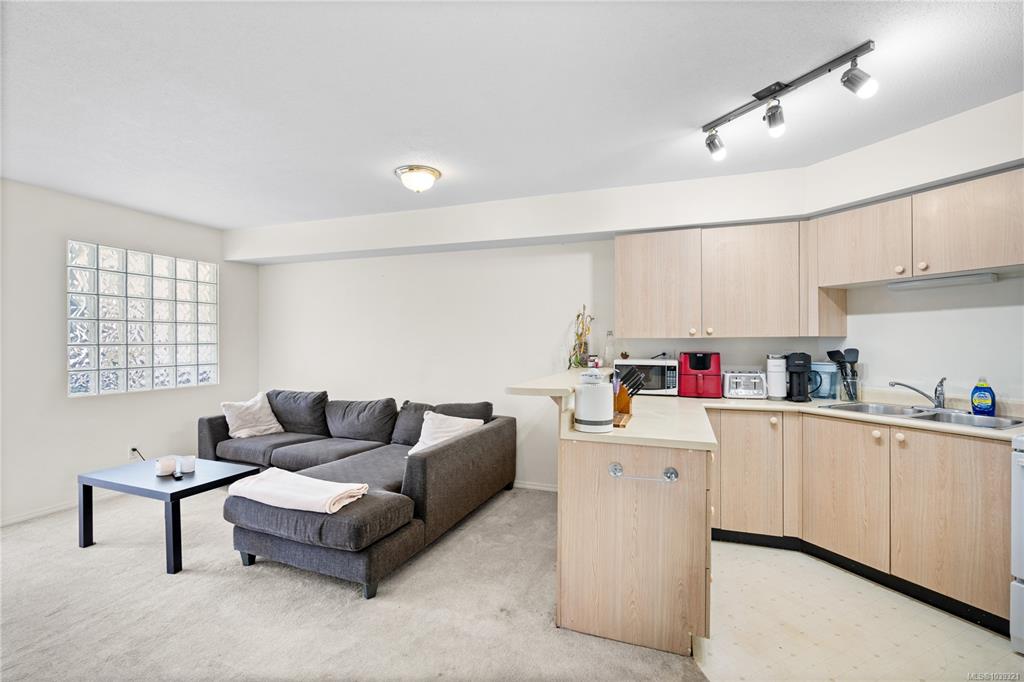 Fourth View of 2560 Wark St, Victoria, BC, V8T 4G8